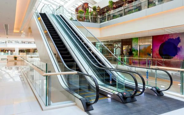 publicidad en escaleras mecánicas para centros comerciales